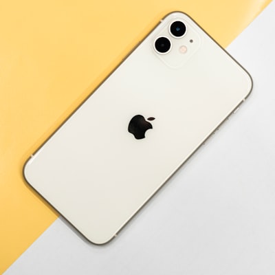 White iphone 11 mobile screen repairing. 
