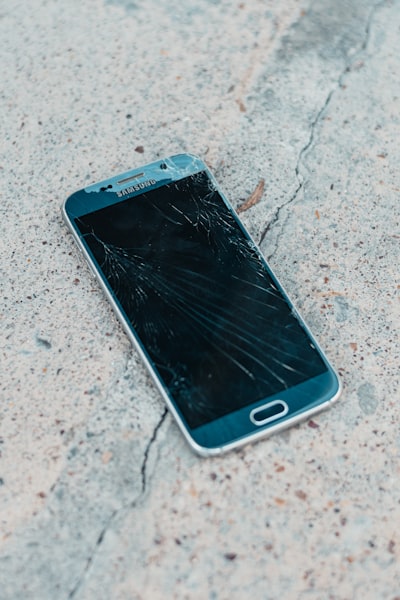 Broken screen on a Samsung Galaxy. 