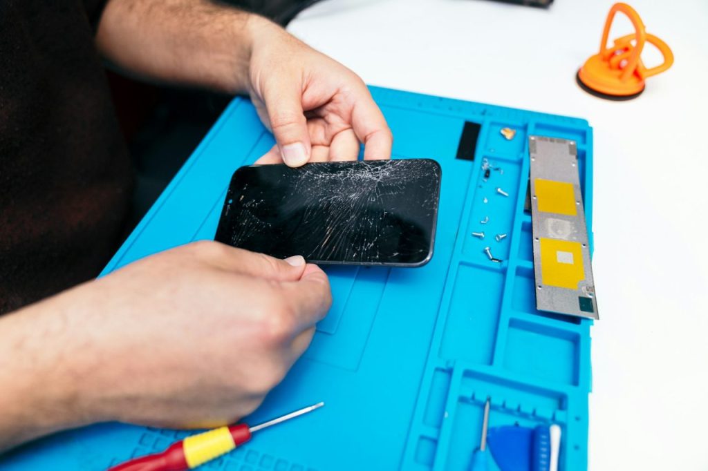 How Long Does It Take to Repair a Phone Screen? A Complete Guide for 2026
